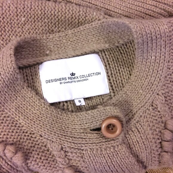 Preowned Women's Lightweight Beige Cardigan Slim Fitted knit Sweater Size S 6 - Picture 6 of 6